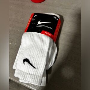2 Nike pair performance cotton cushioned crew socks 5Y –7Y white